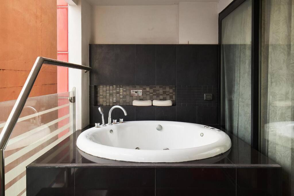 Modern In The Heart Of Abs1 Lejlighed